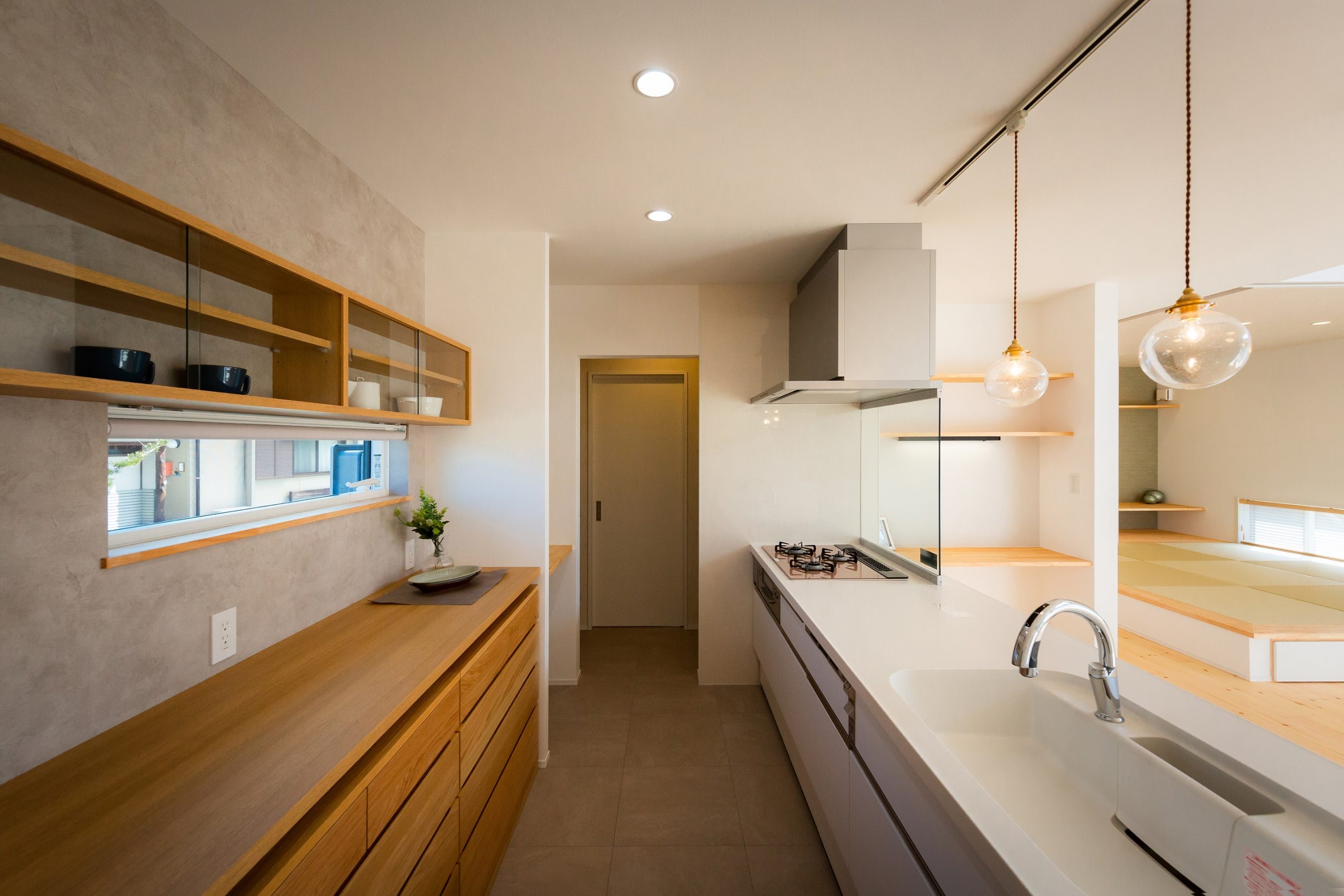 I様邸　暮らしを彩るものたちに囲まれ自然の眺望を楽しむ家