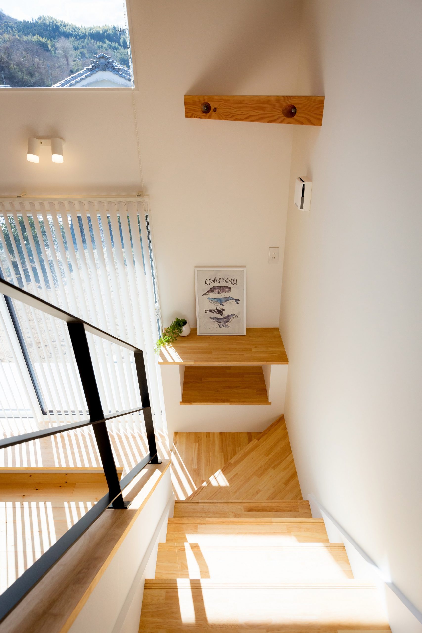 I様邸　暮らしを彩るものたちに囲まれ自然の眺望を楽しむ家